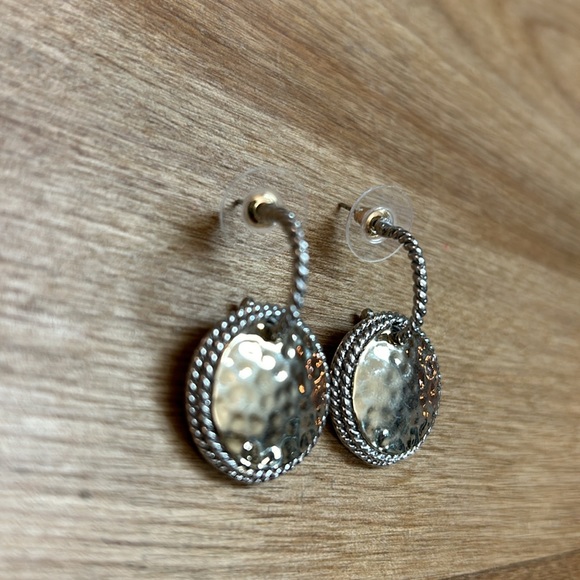 HAMMERED GOLD AND SILVER PLATED DANGLE EARRINGS - Picture 3 of 8